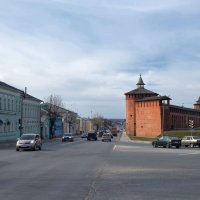Гуляя по улицам города... Вид на Коломенский Кремль и небольшой кусочек его стены. :: Наташа *****