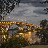 Саратовский мост в сумерках :: Андрей ЕВСЕЕВ
