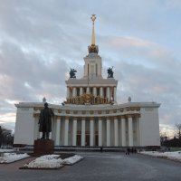 Главный «Центральный» павильон на ВДНХ :: Александр Качалин