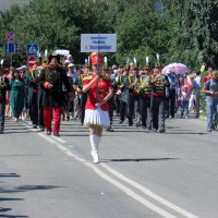 У нас праздник и мы по городу с оркестром!!! :: раиса Орловская