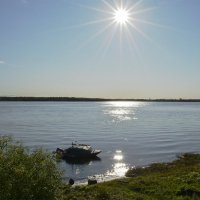 Река Онега в солнечных лучах. :: Марина Никулина