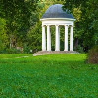Ионический храм в парке Георгиенгартен :: Lada Kozlova