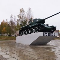 Легендарный танк Т-34 в нашем посёлке. :: Алена 