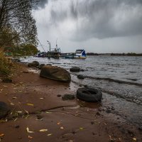 Осенним днём на реке Волге. :: Виктор Евстратов