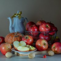 Красные яблоки. :: Serj Korinkevich