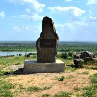 Пухляковский. Памятный камень. :: Пётр Чернега