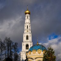 Колокольня и часовня Николо-Угрешского монастыря :: Георгий А