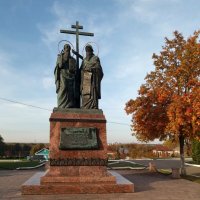 Памятник Кириллу и Мефодию на Соборной площади кремля :: Galina Solovova