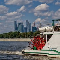 "Чуть покачиваясь, медленно плывем..." :: Сергей Шатохин 