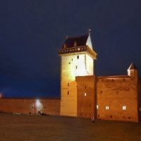 Вечерний Нарвский замок, башня Длинный Герман :: veera v