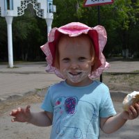 Вкусное мороженое... :: Георгиевич 