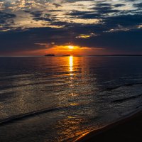 Закат на Онежском озере.. :: Олег Чернышев