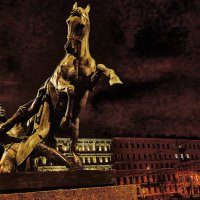 Аничков мост, скульптура "Юноша осаживающий коня" :: Геннадий Колосов