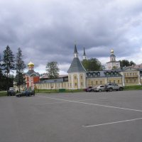 На стоянке у монастыря :: Юрий Шевляков