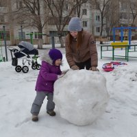 Лепим снеговика... :: Андрей Хлопонин