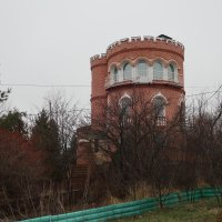 Особняк в виде крепостной башни в селе Чертовицы :: Gen Vel