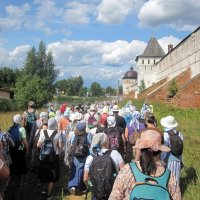 У древних стен. :: Михаил Попов