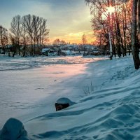 Покровы снежные окрашены закатом :: Юрий Велицкий
