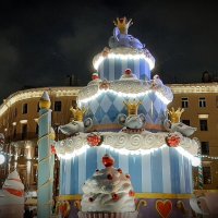 Праздничный тортик на Манежной :: Наталья Герасимова