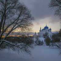 Свято-Боголюбский женский монастырь зимним вечером :: Сергей Цветков