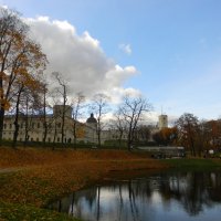 Гатчинский дворец на фоне осени. :: Ирина Михайловна 