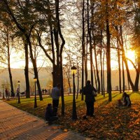 Осень в городском парке. :: Тамара Бучарская