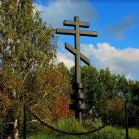 Православный крест на кладбище. :: Нэтхен *