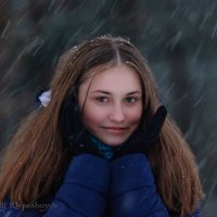 Спонтанный зимний портрет девушки :: Анатолий Клепешнёв