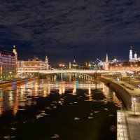 Москва, вид  с Парящего моста на Кремль и Большой Москворецкий мост :: Игорь Иванов