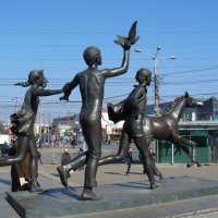Скульптура «Бегущие дети» :: Людмила 