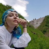 Портрет на фоне гор :: Galina Solovova