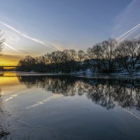 рассвет на старом пляжу :: Виталий Емельянов