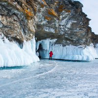 Гуляя по ледяному покрову озера Байкал :: Валентина Папилова