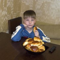 Александр и бабушкины пирожки :: Валентин Семчишин