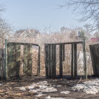 Разрушенные ворота :: Олег Фролов