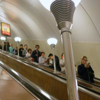 В питерском метро :: san05 -  Александр Савицкий