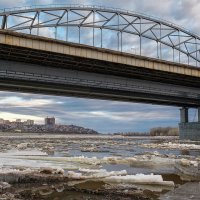 Мост парит не замечая, что творится у опор! :: Сергей Шатохин 