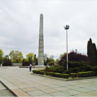 Памятник 1200 гвардейцам, открыт в 1945 году. :: Валерия Комова