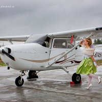 Девушка и самолет :: Светлана Сушинских