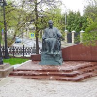 Памятник Расулу Гамзатову на Яузском бульваре :: Сергей Антонов