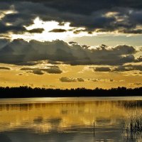 На озере, закат :: Наталья 
