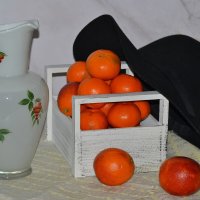 Натюрморт с шляпой и мандаринами :: александр 