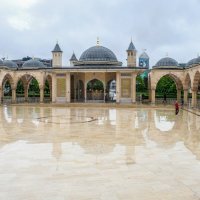Во дворе мечети «Сердце Чечни» имени Ахмата Кадырова (2) :: Георгий А