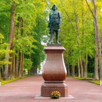 Памятник Петру Первому в Нижнем саду. :: Лия ☼