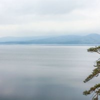 Туманное утро на озере Тургояк. :: Алексей Трухин