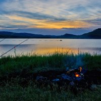 Вечерняя рыбалка на закате :: Алексей Мезенцев