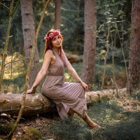 Девушка в лесу :: Виктор Седов