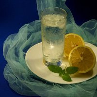 Стакан ледяной воды и лимон.. :: Tatiana Glazkova