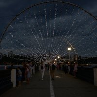 Вечер в Чебоксарах, Световой мост :: Олег Манаенков