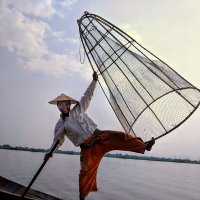 Рыбак на озере Инле, Бирма :: Олег Ы